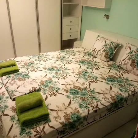 Лазурен Апартамент * Burgas City